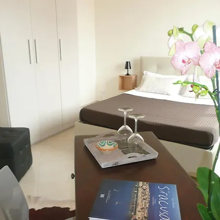 Bed & Breakfast I Santi Coronati 4*